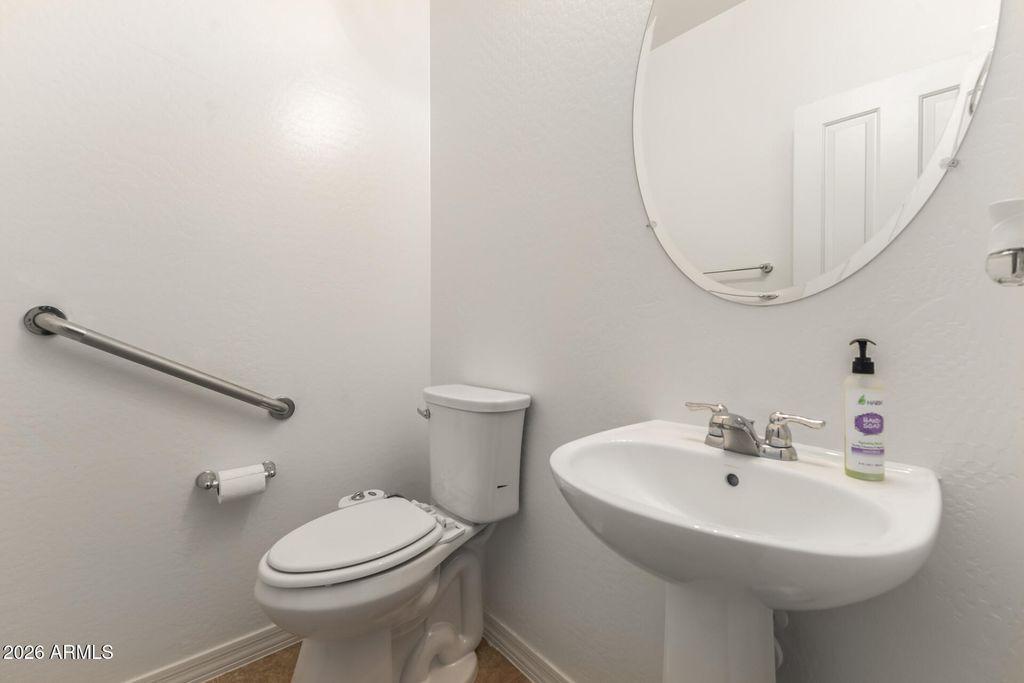 Image 17 of property listing at 21402 N 78TH Drive, Peoria, AZ 85382