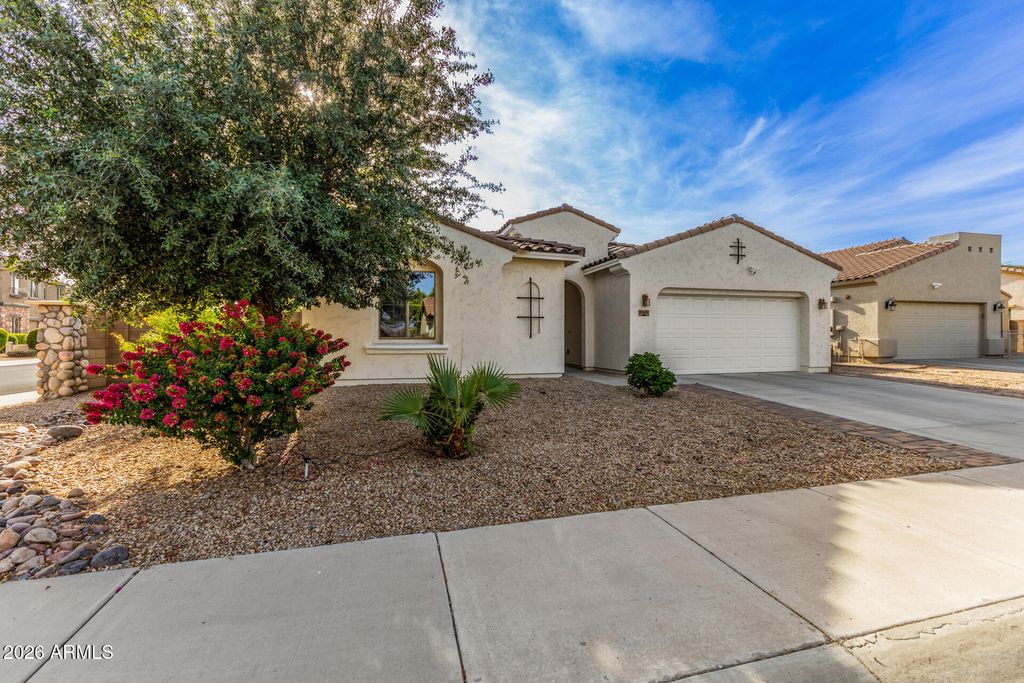 Image 2 of property listing at 21402 N 78TH Drive, Peoria, AZ 85382