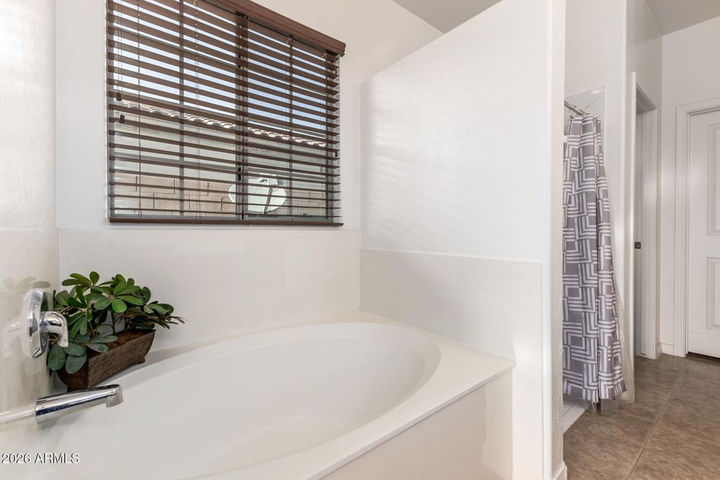 Image 22 of property listing at 21402 N 78TH Drive, Peoria, AZ 85382