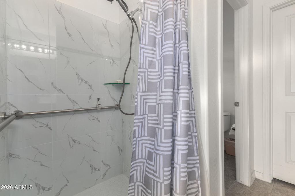 Image 25 of property listing at 21402 N 78TH Drive, Peoria, AZ 85382