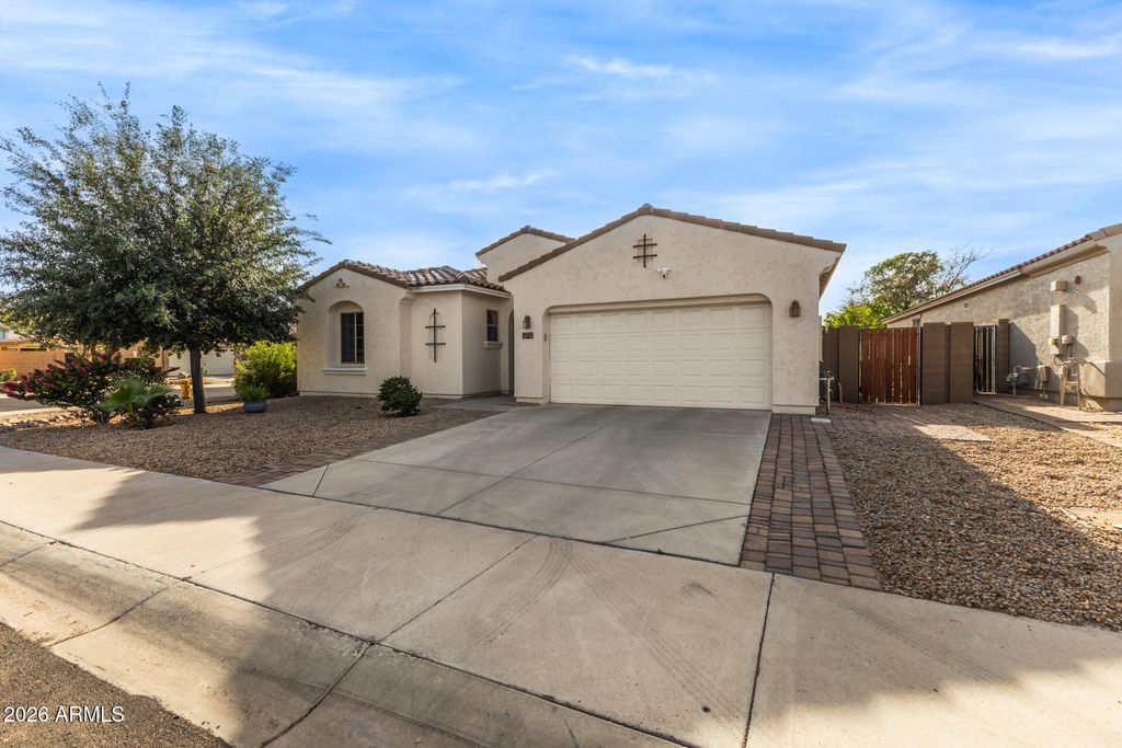 Image 3 of property listing at 21402 N 78TH Drive, Peoria, AZ 85382