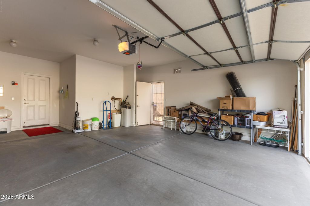 Image 34 of property listing at 21402 N 78TH Drive, Peoria, AZ 85382