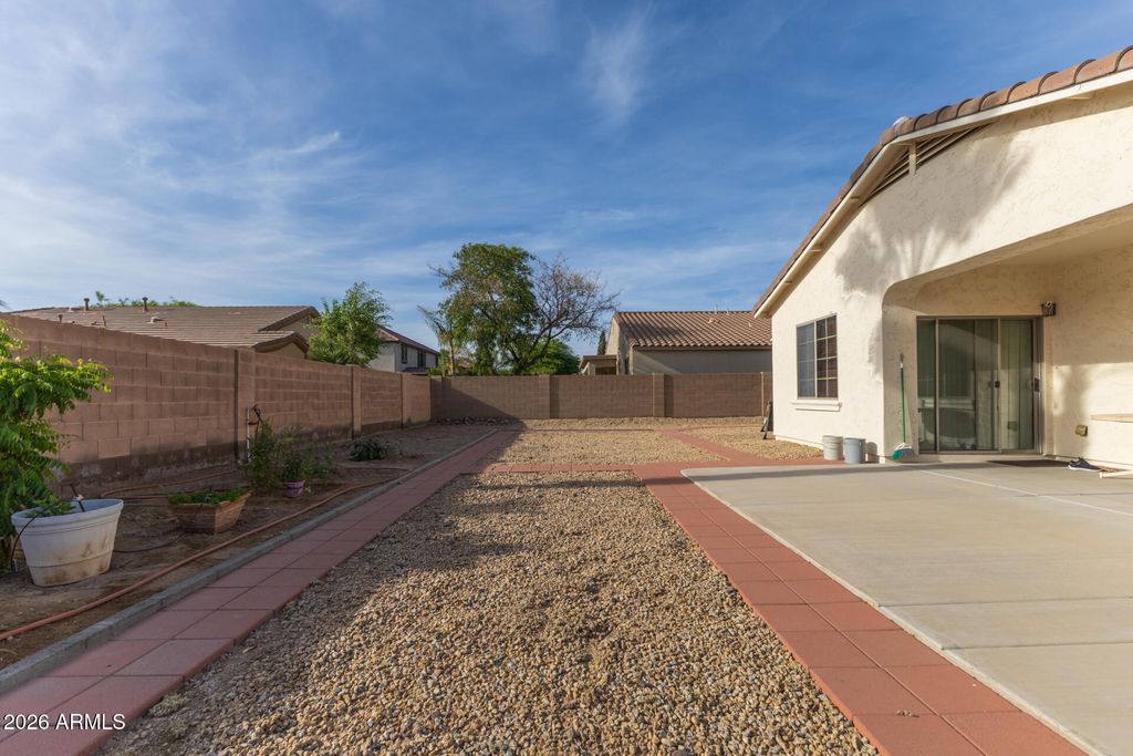 Image 37 of property listing at 21402 N 78TH Drive, Peoria, AZ 85382