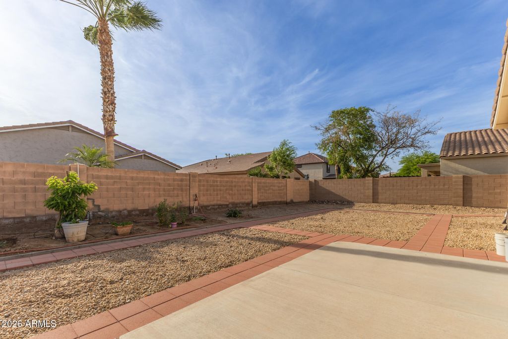 Image 40 of property listing at 21402 N 78TH Drive, Peoria, AZ 85382