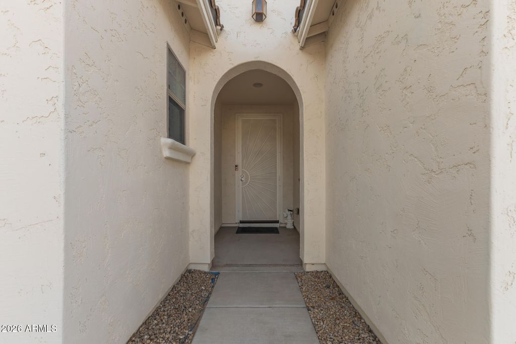 Image 5 of property listing at 21402 N 78TH Drive, Peoria, AZ 85382