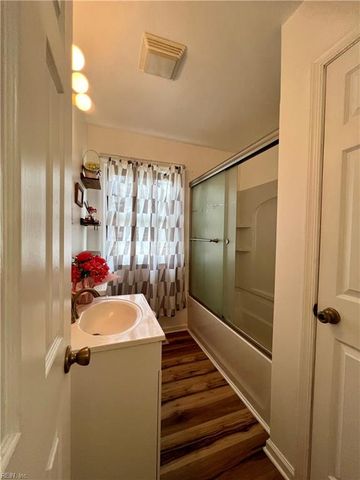8 Sheralyn PL, Hampton, VA 23666