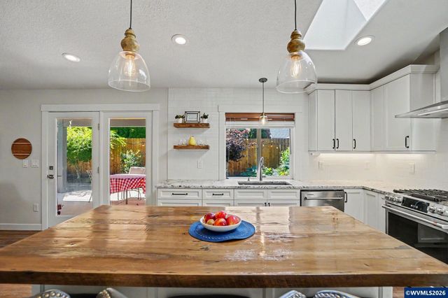 5743 Flairstone Dr SE, Salem, OR 97306