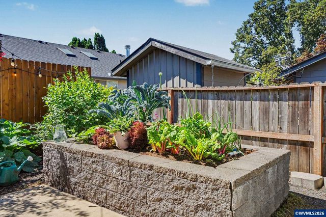 5743 Flairstone Dr SE, Salem, OR 97306