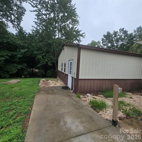 2734 Orchard Street, Newton, NC 28658