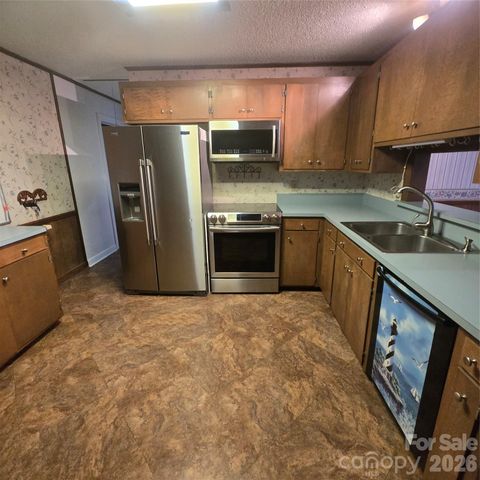 2734 Orchard Street, Newton, NC 28658