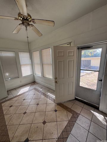 216 Avondale Ave, San Antonio, TX 78223