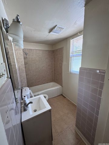 216 Avondale Ave, San Antonio, TX 78223
