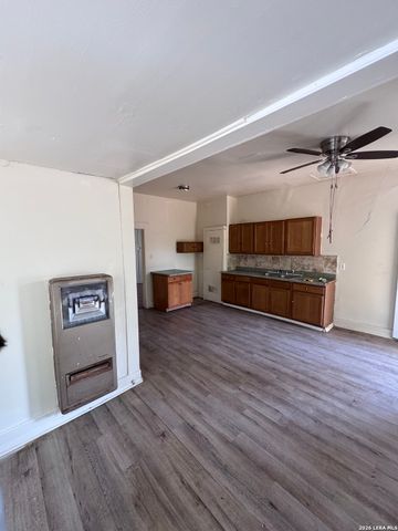 216 Avondale Ave, San Antonio, TX 78223
