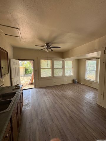 216 Avondale Ave, San Antonio, TX 78223