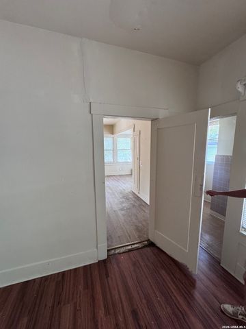 216 Avondale Ave, San Antonio, TX 78223