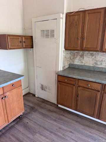 216 Avondale Ave, San Antonio, TX 78223
