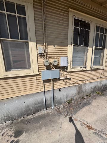 216 Avondale Ave, San Antonio, TX 78223