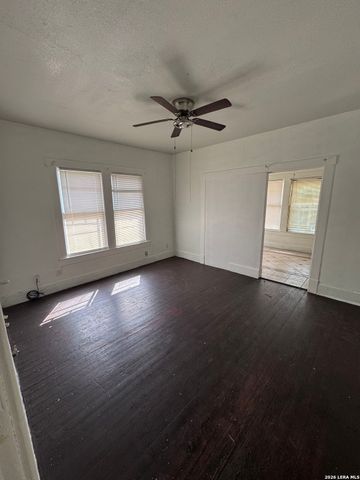 216 Avondale Ave, San Antonio, TX 78223