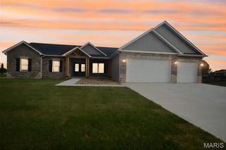 4112 Summer Oak Drive, Smithton, IL 62285