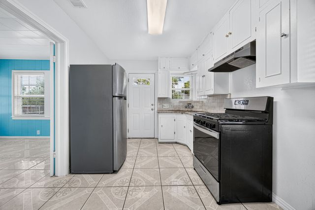 907 Buckalew Street, Dallas, TX 75208