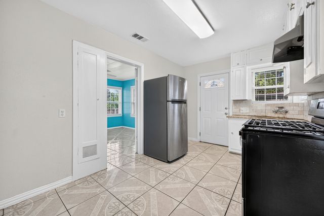 907 Buckalew Street, Dallas, TX 75208