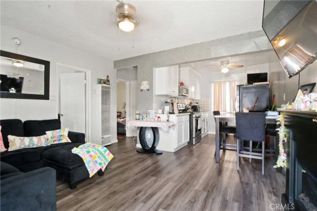 8711 Avalon, Los Angeles, CA 90003