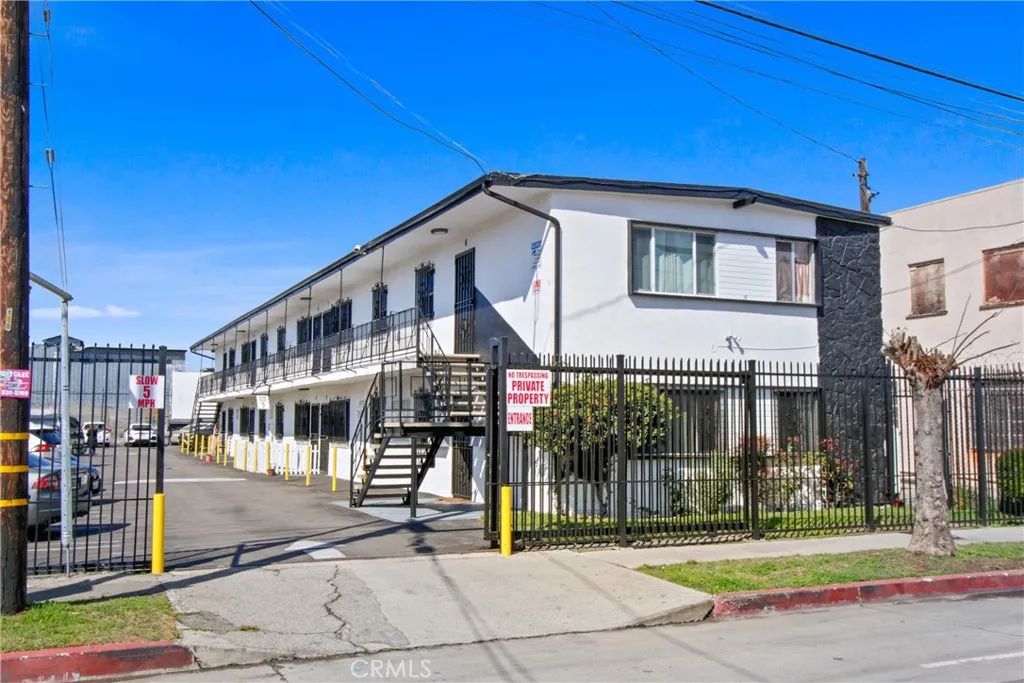 8711 Avalon, Los Angeles, CA 90003