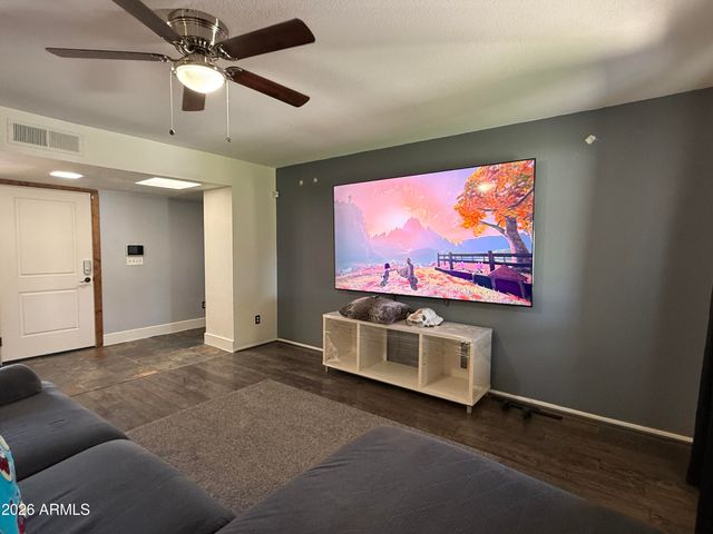 3155 E El Moro Avenue, Mesa, AZ 85204