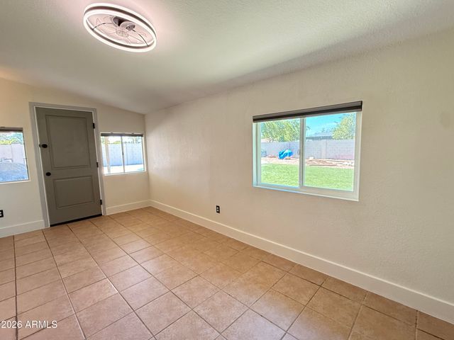 3155 E El Moro Avenue, Mesa, AZ 85204