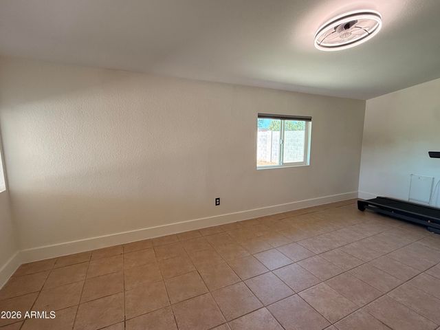 3155 E El Moro Avenue, Mesa, AZ 85204