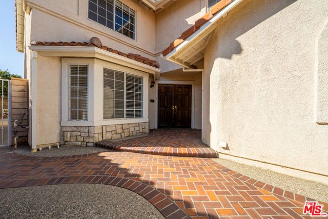 12023 Stone Gate Way, Los Angeles, CA 91326