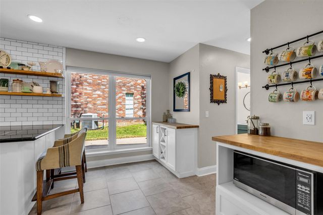 2 Tall Sky Place, The Woodlands, TX 77381