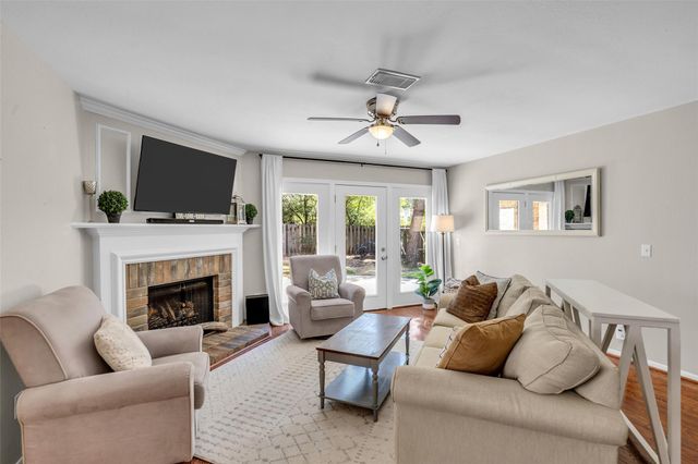 2 Tall Sky Place, The Woodlands, TX 77381