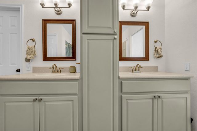 2 Tall Sky Place, The Woodlands, TX 77381