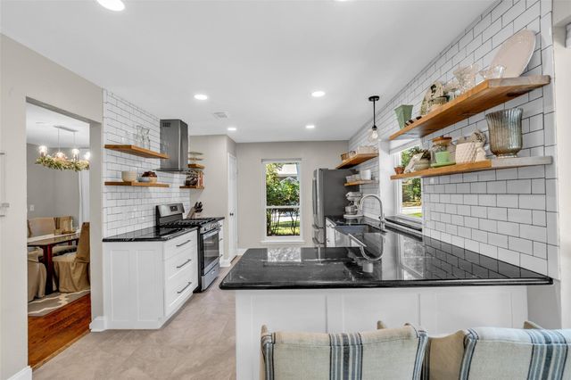 2 Tall Sky Place, The Woodlands, TX 77381