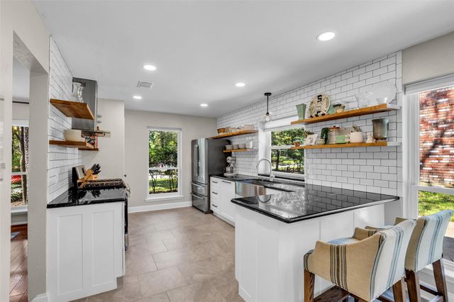 2 Tall Sky Place, The Woodlands, TX 77381