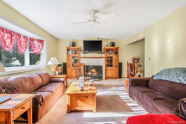 17 Coram Swezeytown Road, Coram, NY 11727