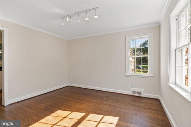 4849 RODMAN ST NW, Washington, DC 20016