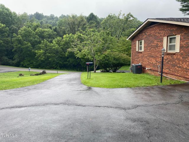 3204 Marbleton Road, Unicoi, TN 37692