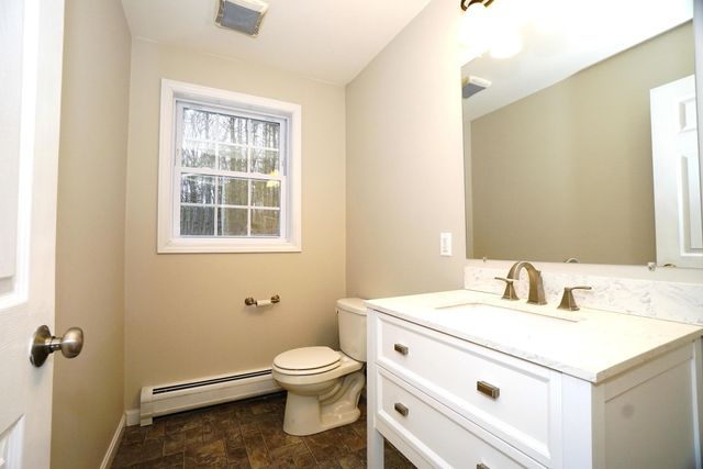 23 Lane Road, Raymond, NH 03077