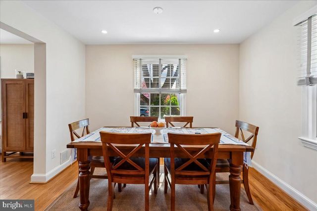 7910 KENTBURY DR, Bethesda, MD 20814