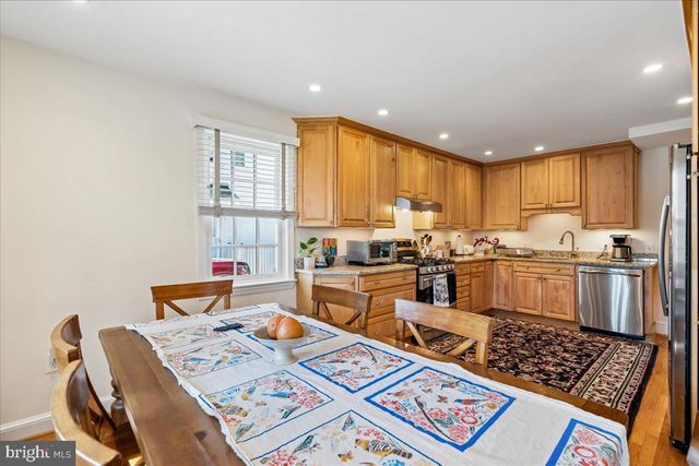 7910 KENTBURY DR, Bethesda, MD 20814