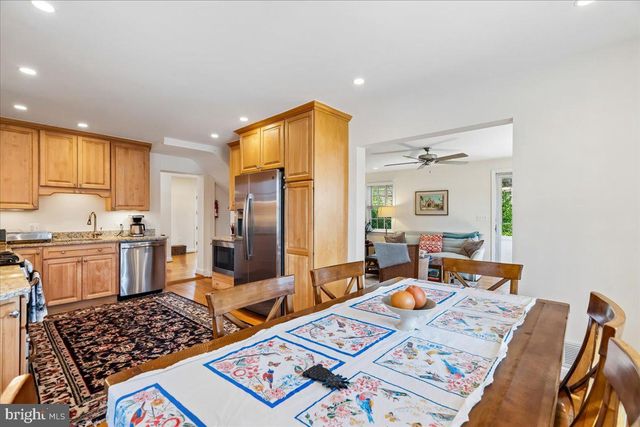 7910 KENTBURY DR, Bethesda, MD 20814