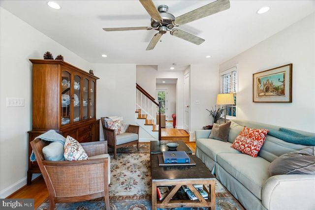 7910 KENTBURY DR, Bethesda, MD 20814