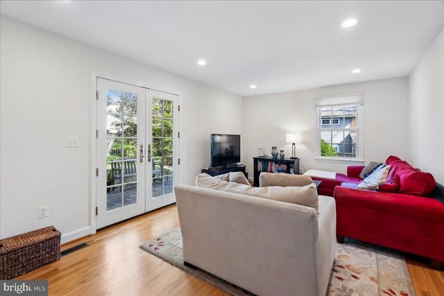 7910 KENTBURY DR, Bethesda, MD 20814