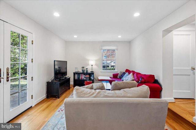 7910 KENTBURY DR, Bethesda, MD 20814