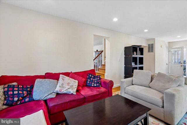 7910 KENTBURY DR, Bethesda, MD 20814