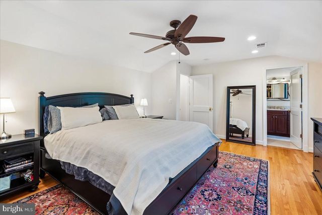 7910 KENTBURY DR, Bethesda, MD 20814