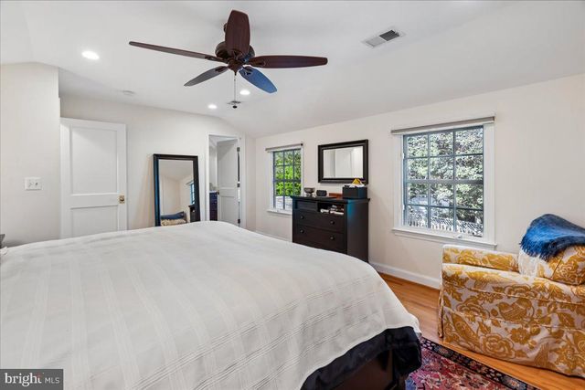 7910 KENTBURY DR, Bethesda, MD 20814