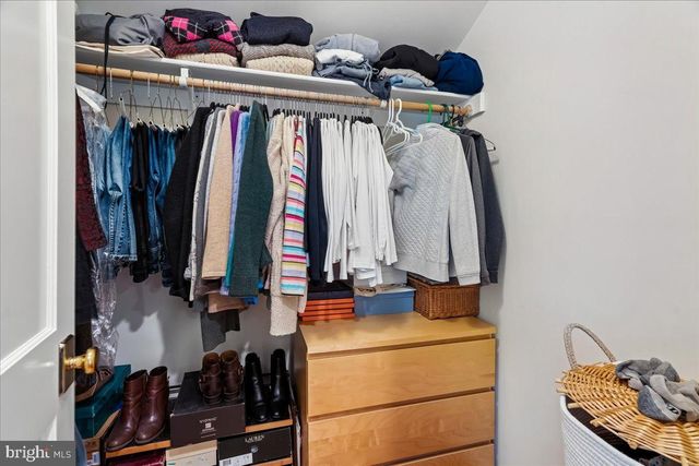 7910 KENTBURY DR, Bethesda, MD 20814